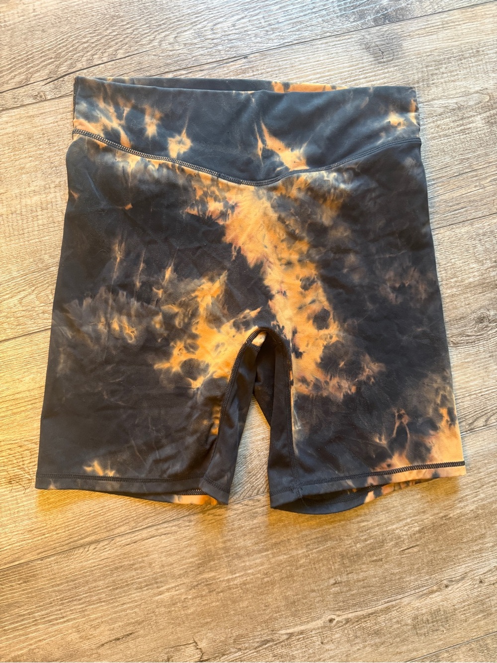 Balance Tie-Dye High-Waist Women’s Bike Shorts - Black & Orange